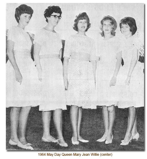 Mendon May Queen, Mary Jean Willie (center).