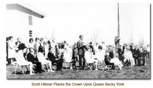 Scott Hiibner crowns Queen Becky Yonk