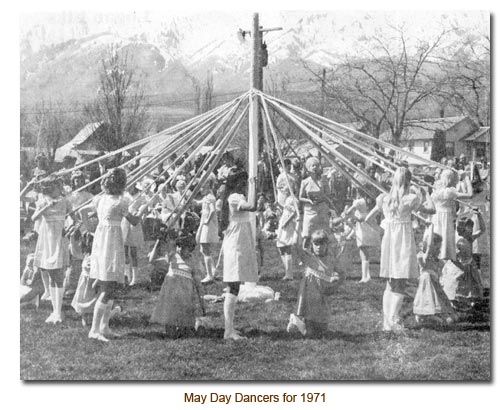 Mendon May Day Dancers for 1971