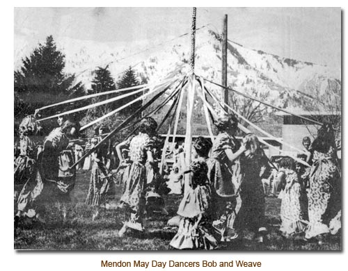 Mendon May Day Dancers B0b and Weave the May Pole